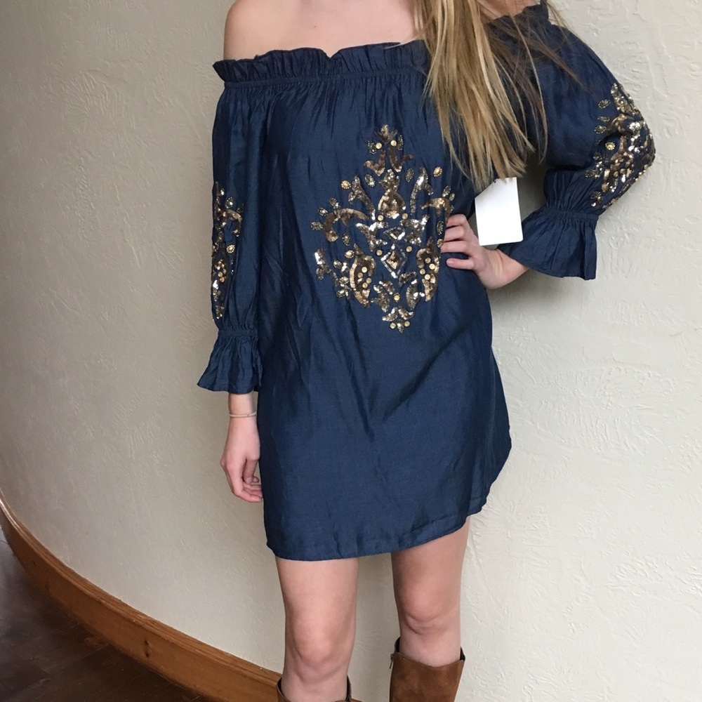 Adorable off the shoulder Jean dress!!